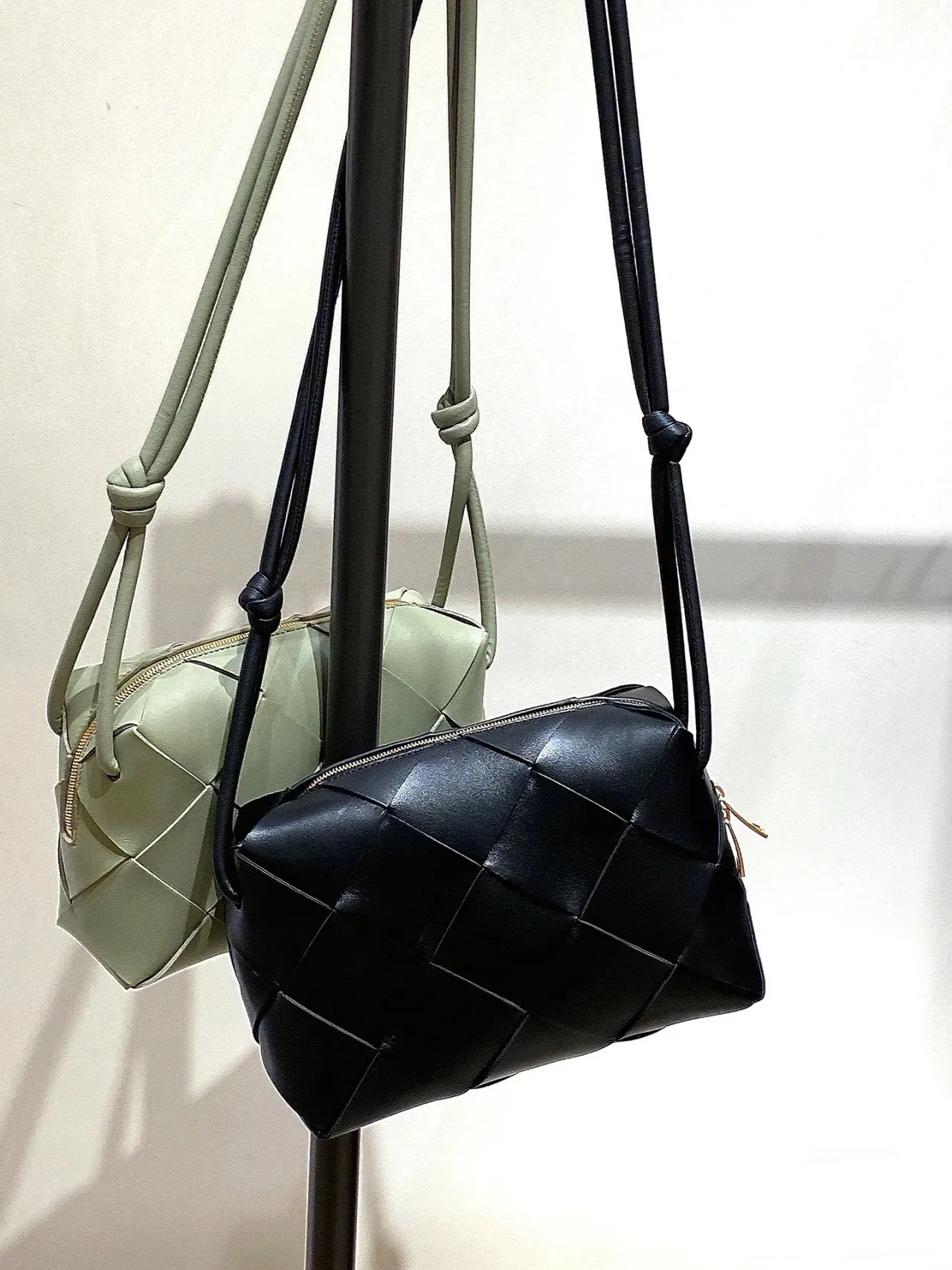 A versatile crossbody bag for daily commuting 🥰🥰